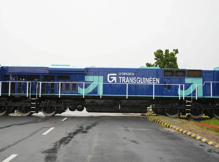 Wabtec et Rio Tinto SimFer dévoilent la première locomotive du projet Simandou
