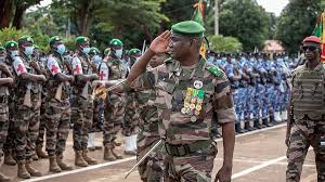 Les forces armées maliennes affirment avoir tué 80 militants après une série d’attaques contre des postes militaires.